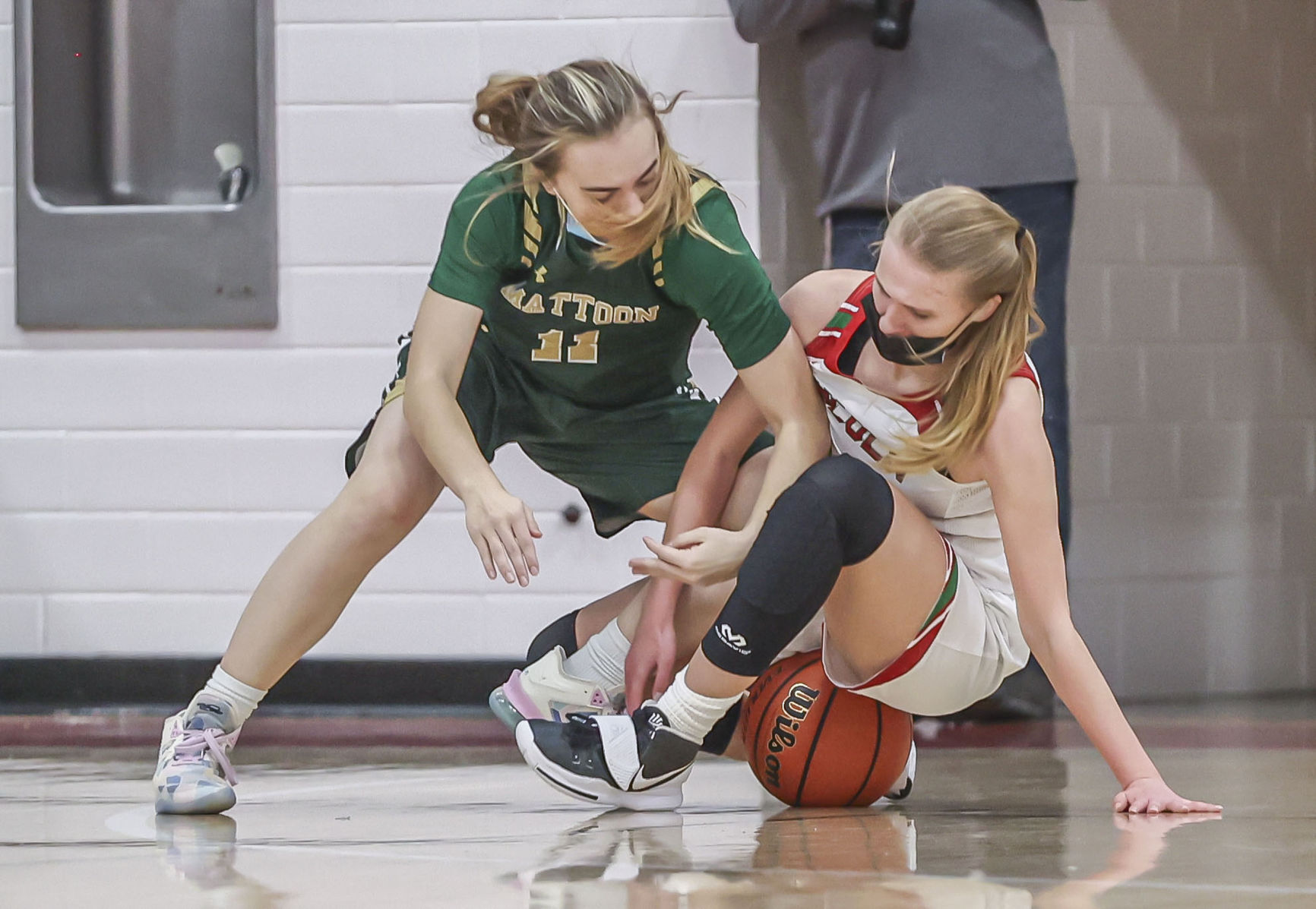Mattoon girls at Lincoln 18 011422.JPG